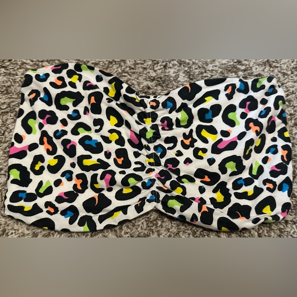 Zenana Outfitters Tops - Zenana Outfitters Strapless Tube Top Vibrant, Multi-Colored Leopard Print